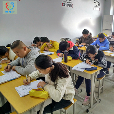 新乡学而优 卫滨区初中政治培训的优选之策